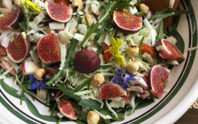 Salat med friske figner og blomster!