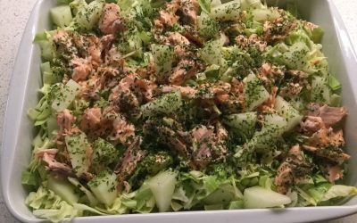 Salat med bagt laks og spidskål!