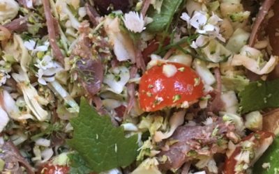 Grøn og potent kålsalat med løgkarse og tusindfryd!