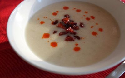 Kartoffelsuppe med chorizo-bacon crumble!
