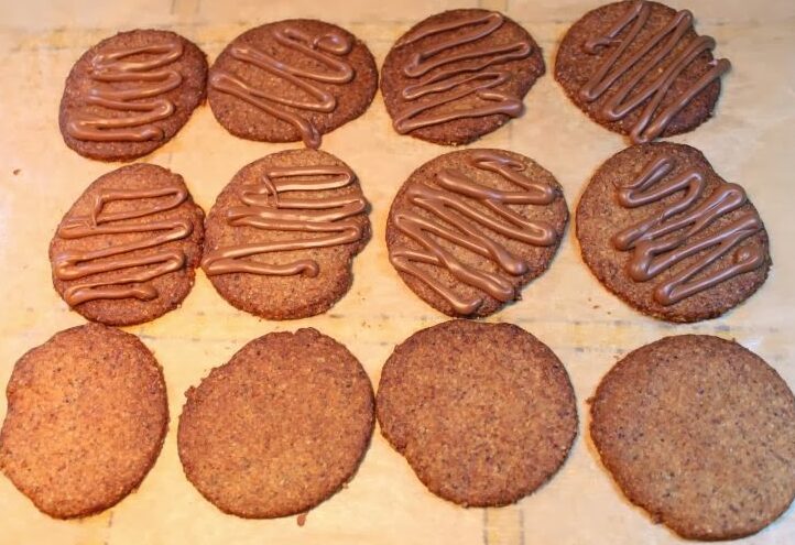 Hasselnødde-småkager med nougatstriber!