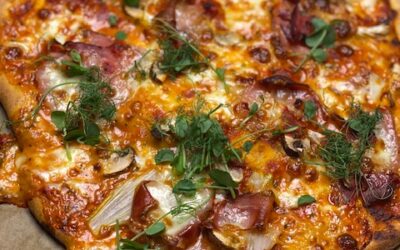 Hurtig pizza med skinke og mozarella!
