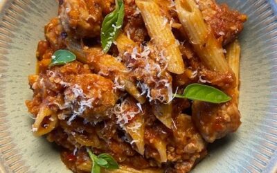 Kødboller i krydret tomatsauce med pasta!