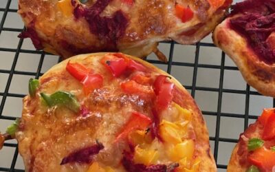 Vi laver regnbue pizza – børn med i køkkenet!