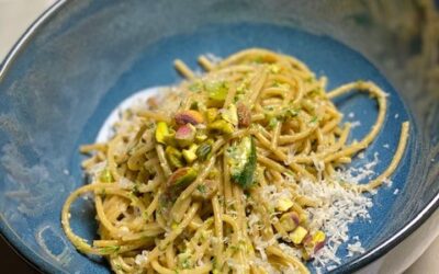 Grøn pasta carbonara med pistacienødder! Fuld af fibre, sundhed og smag!