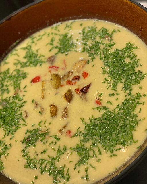 Karry-blomkåls-bønnesuppe med fyld af ristede kartofler og peberfrugt!
